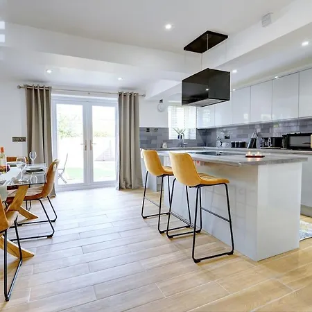 Holiday home Luxurious For Long Term
